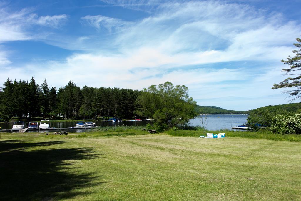 Inn At Deep Creek Oakland Exteriör bild