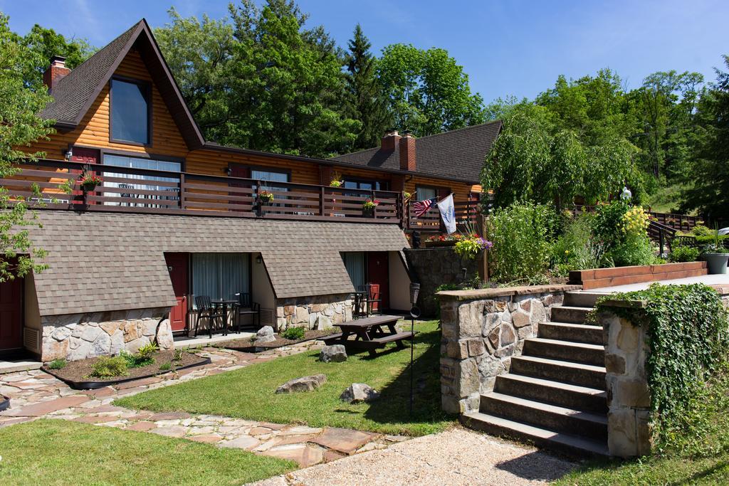 Inn At Deep Creek Oakland Exteriör bild